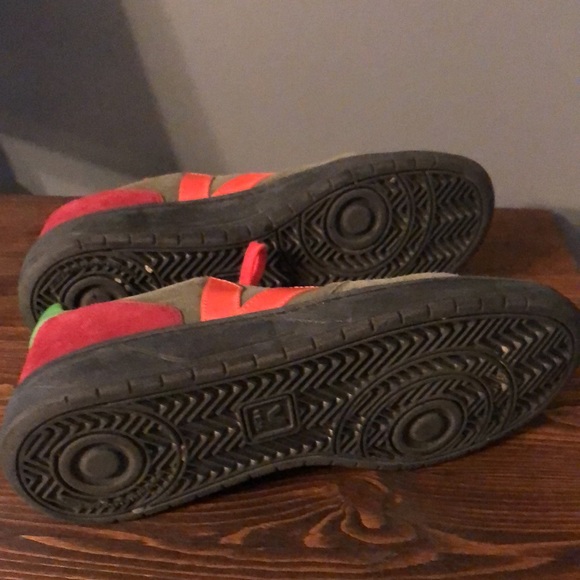 Veja V-10 Bastille Trainers in Olive and Black - Picture 10 of 14